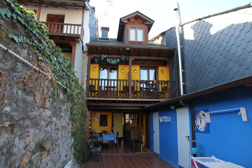 La Puerta del Perdón Hostal