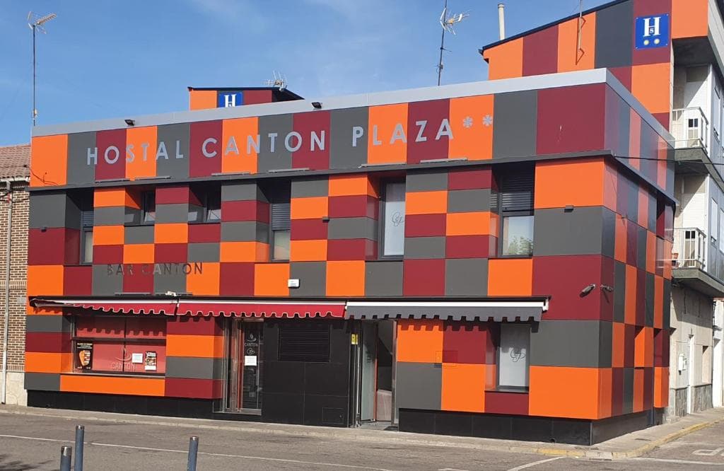 Cantón Plaza Hostel